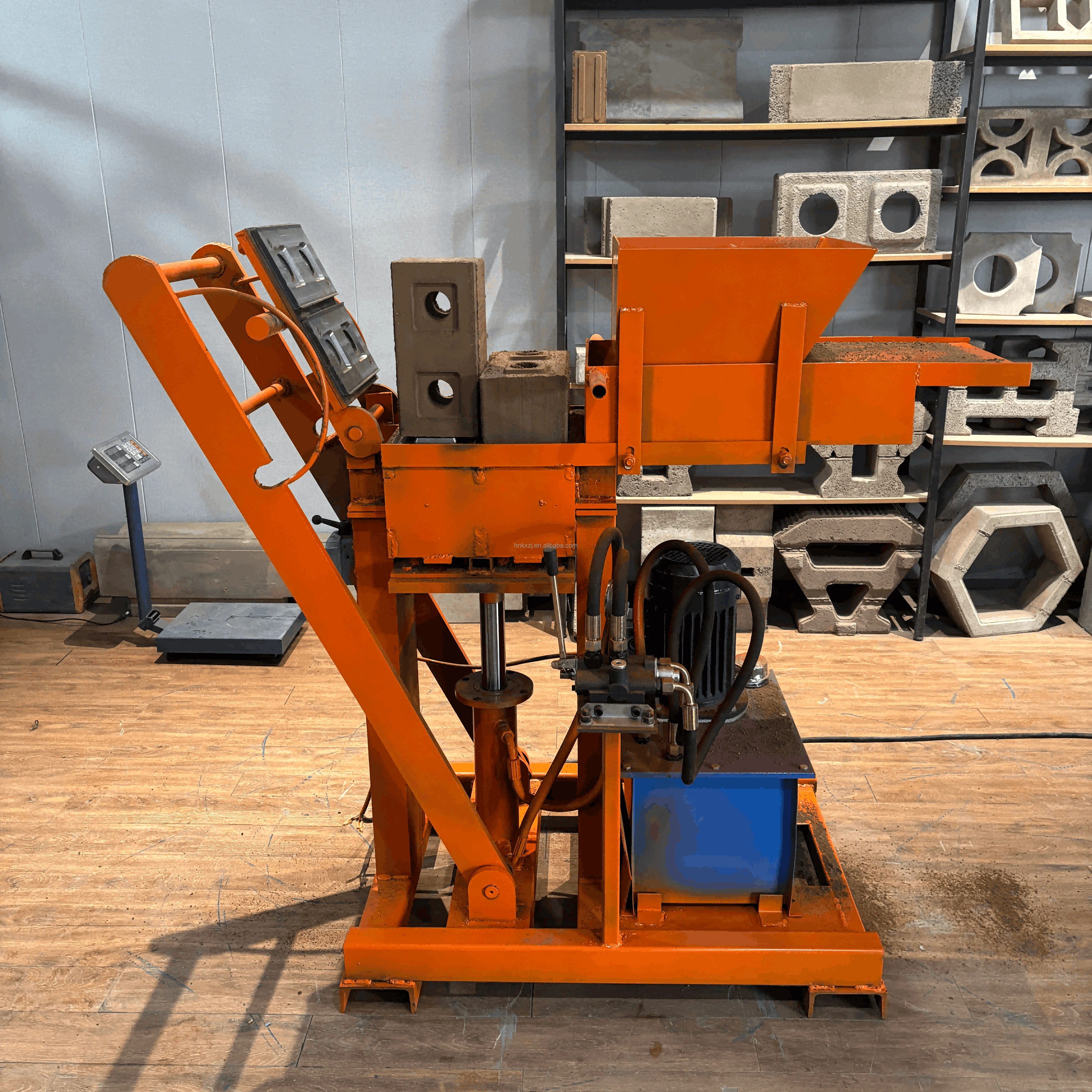 High Pressure Hydraulic Clay Brick Machine Automatic Soil Brick Molding Equipment for Red Clay and Mud Brick Making Machine