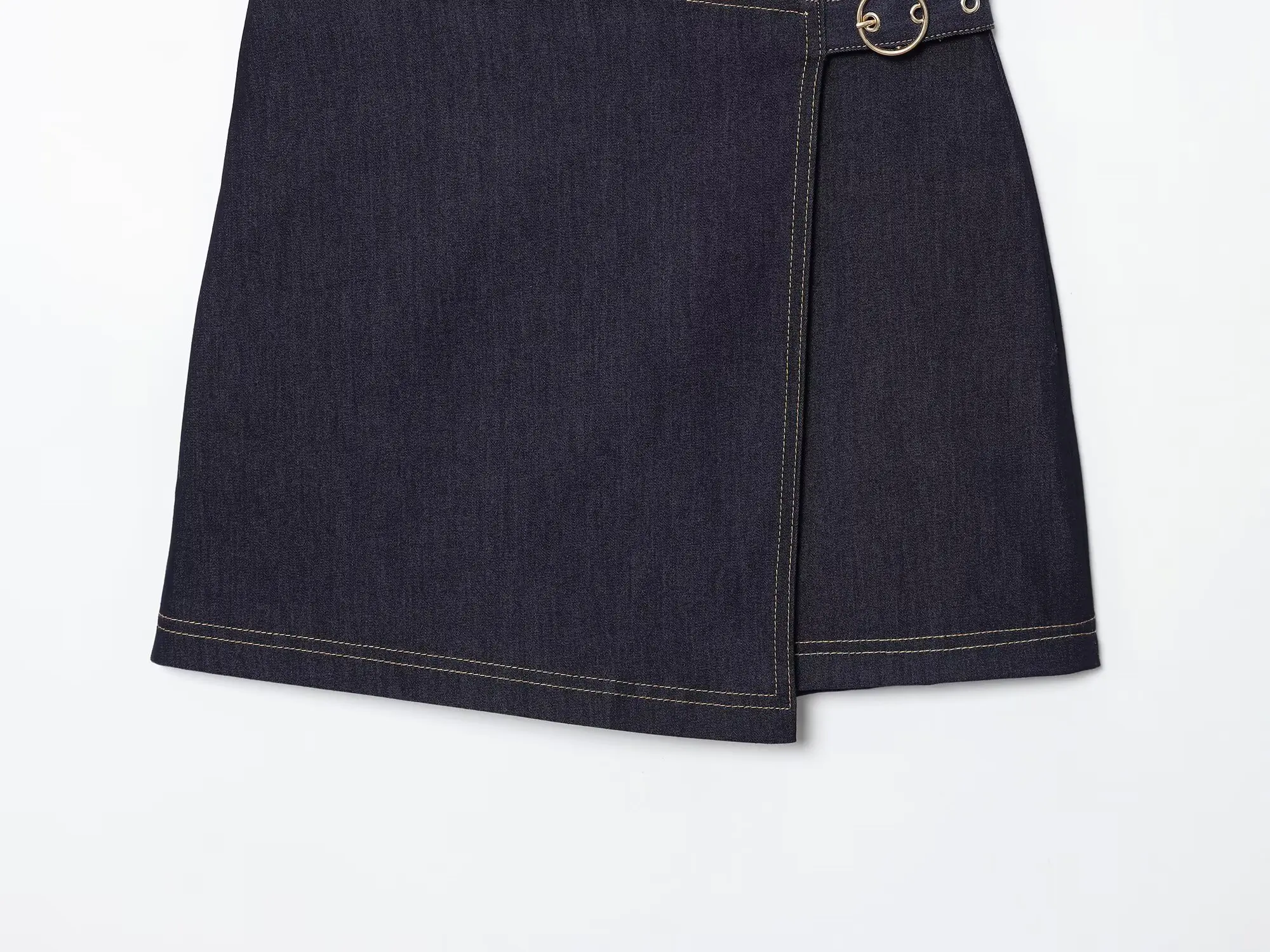 กางเกงขาสั้นทรงคูลอตต์แฟชั่นใหม่ประจำฤดูใบไม้ร่วงปี 2025 ของ DiYiG WOMAN ดีไซน์ตัดสีสันเก๋ไก๋ พร้อมซิปด้านข้าง สไตล์ลำลองสำหรับผู้หญิง