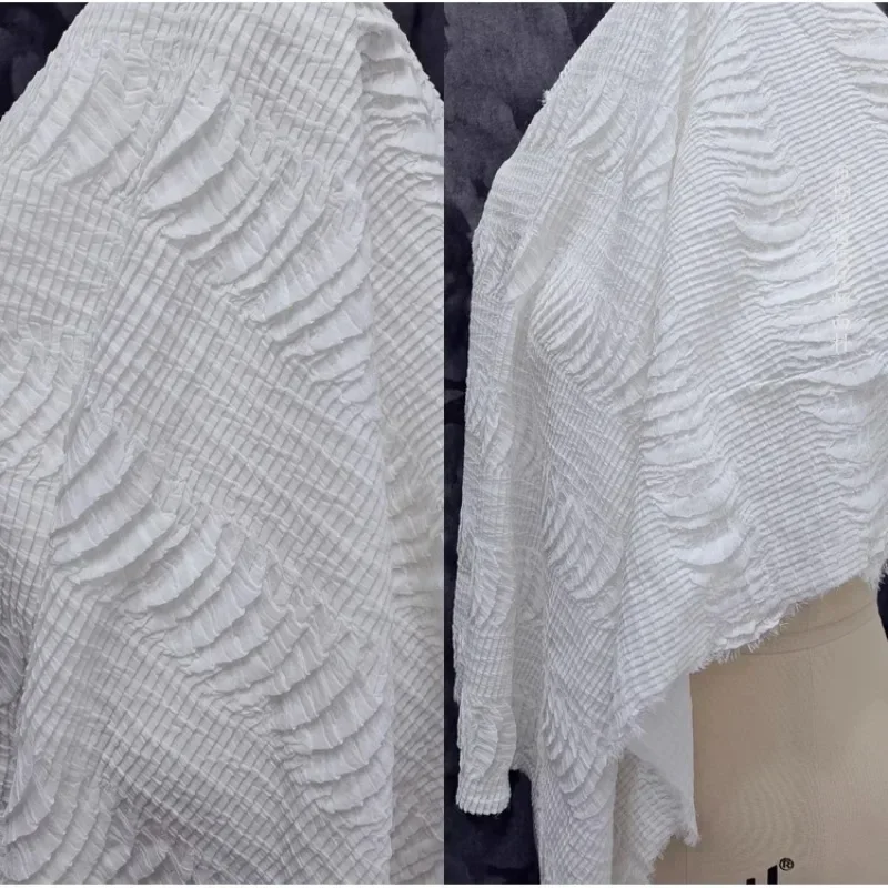 

Белая рыбья чешуя плиссированная шифоновая ткань Мягкая неэластичная дизайнерская модная ткань Размер ткани 60*60 см на штуку