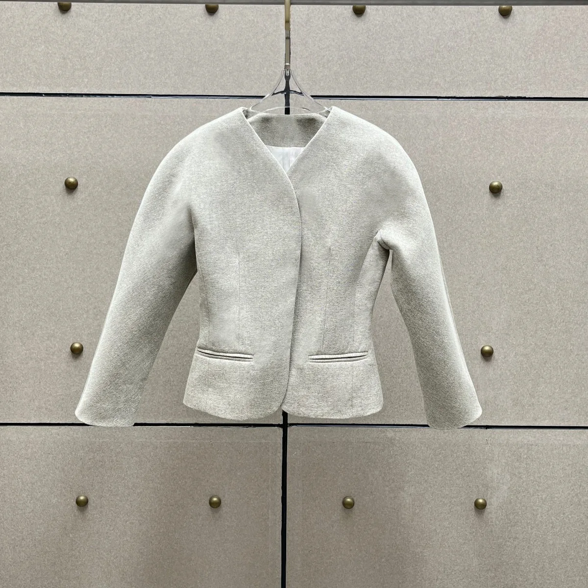 High Quality Women VNeck Slim Fitted Short Blazer Hidden Placket Long Sleeve Pockets Elegant Office Women Formal Outerwear