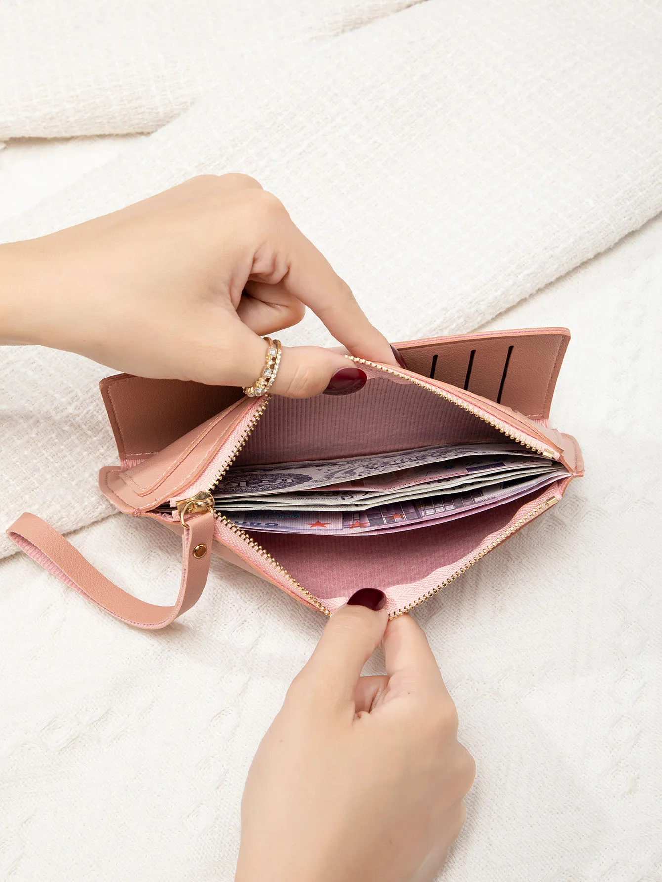 Simple and stylish women\'s long card bag ultra-thin mini PU leather solid color handbag women\'s credit card holder wallet