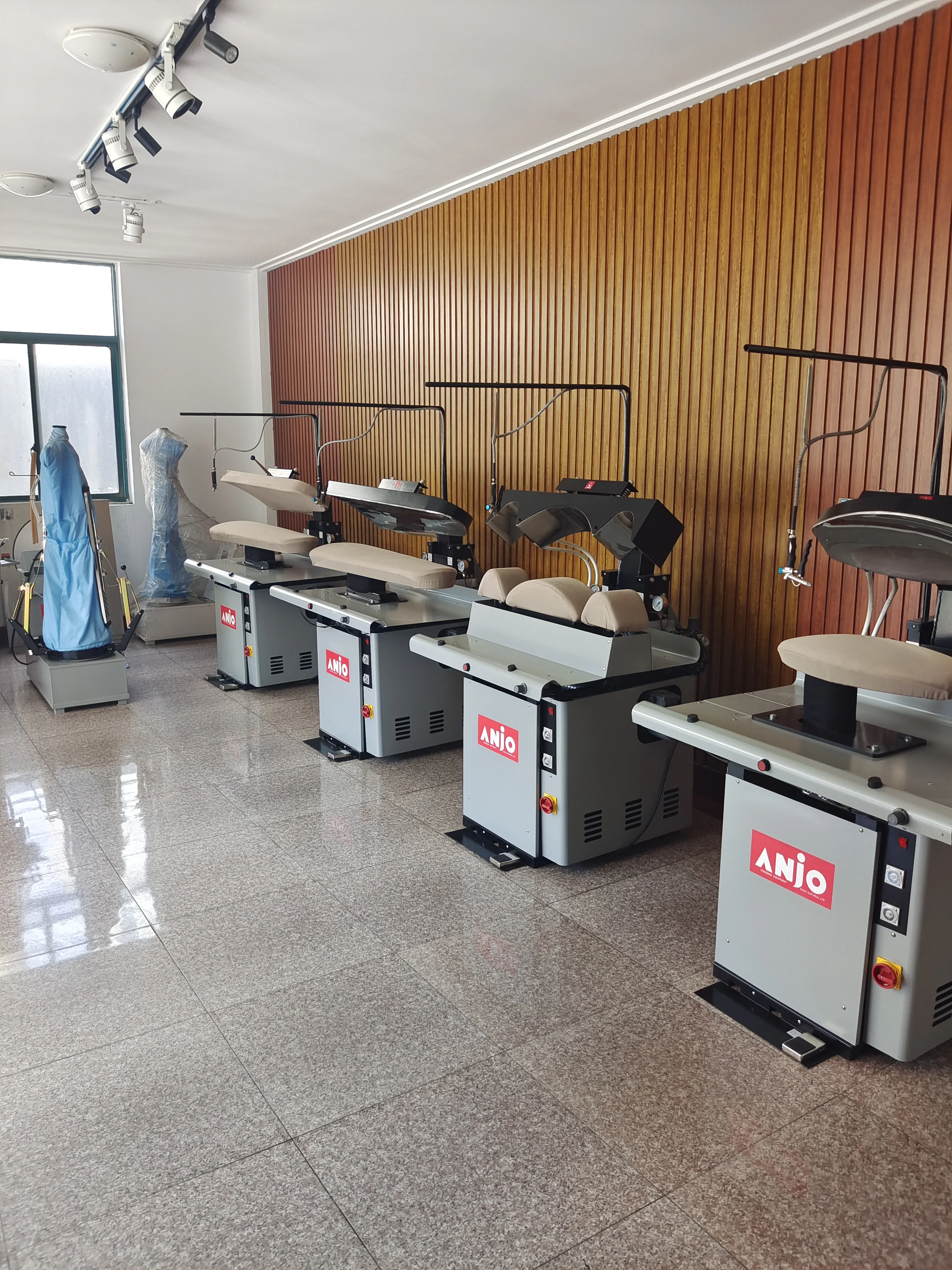 Cheap and High Quality Commercial Ironing Universal Laundry Pressing Machine Dry-Cleaning Shoulder Back Press