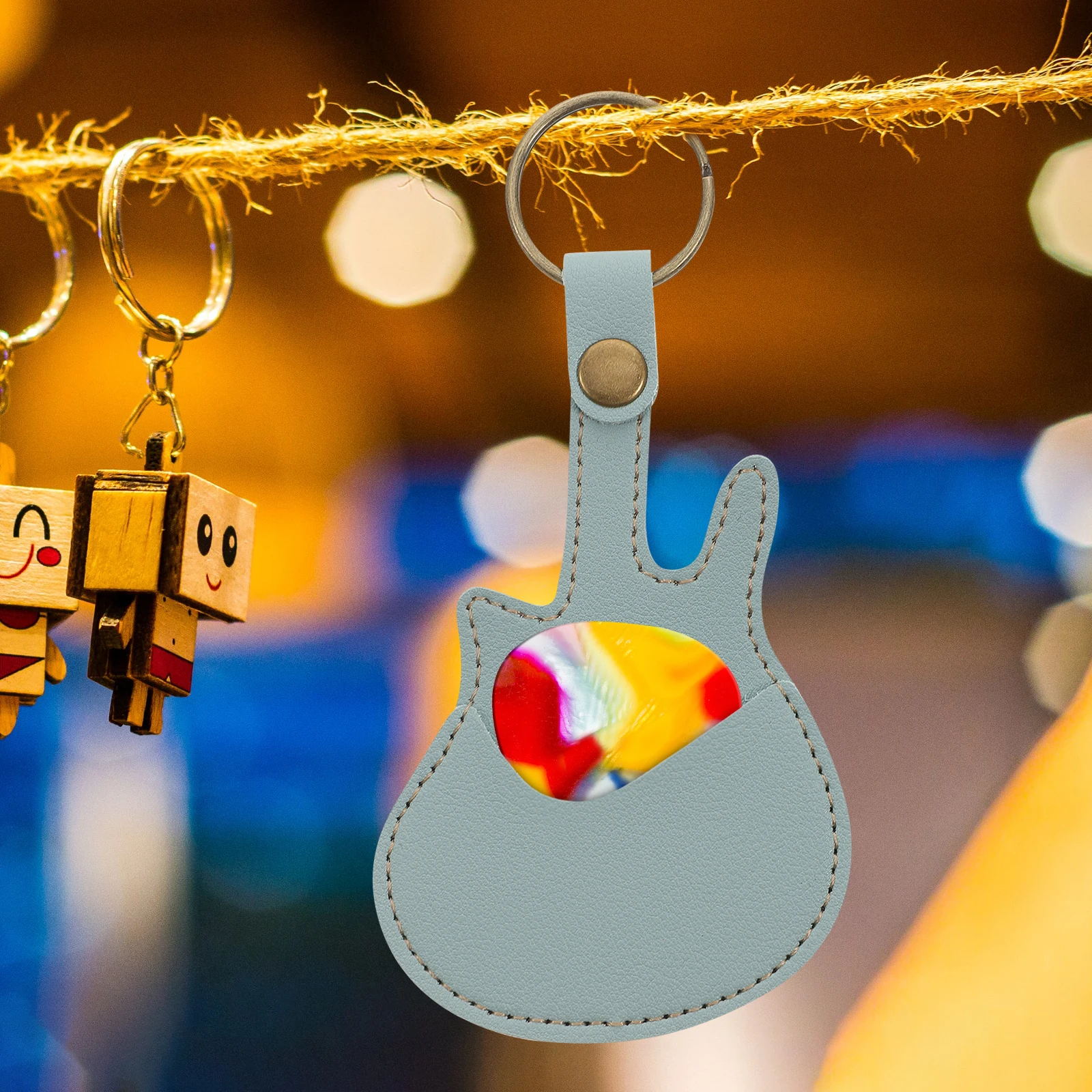 

Guitar Pick Holder Metal Craftsmanship Unique Design Portable Keyring Storage Bag Picks Plectrums Musical Instruments