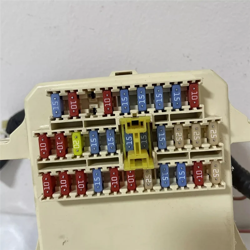 

Excellent-919502H510 91950 2H510 91950-2H510 Fuse Junction Box Relay Box Assembly For Hyundai Entourage 2006-2010