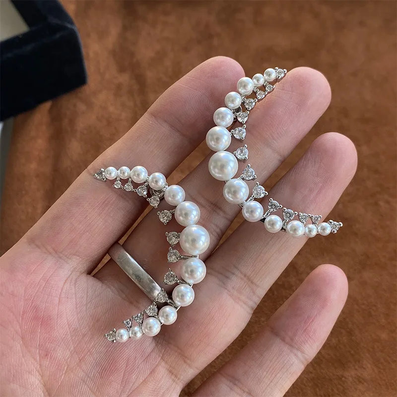 

Shiny Zircon Pearl Earrings Exaggerated Moon Shape Simulated Pearls Stud Earrings for Women Party Jewelry Birthday Gifts