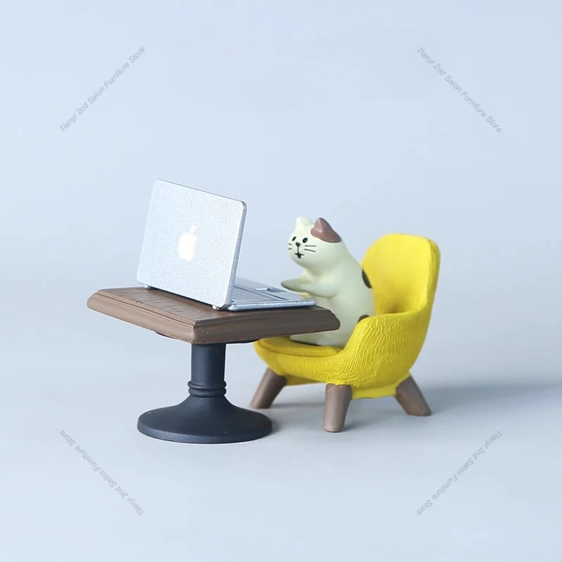 

​​Nordic Style Cute Frog & Cat Laptop Desk Figurines Ornament Modern Healing Therapy Mini Office Decor Luxury Home Decor FYFM​​