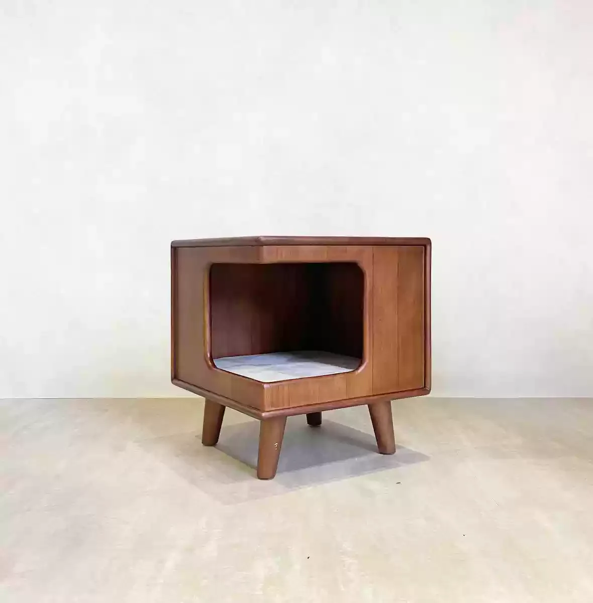

Solid wood rubber wood semi-enclosed cat nest villa shared bench bedside table universal in all seasons