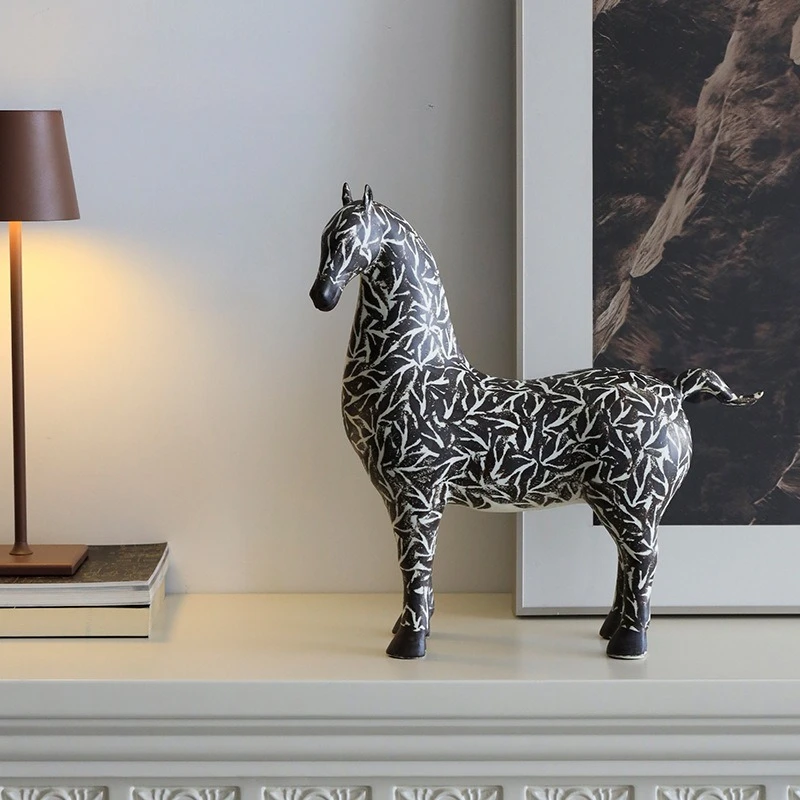 Light luxury ornament lucky office decoration horse decoration living room entrance home high-end housewarming opening gift