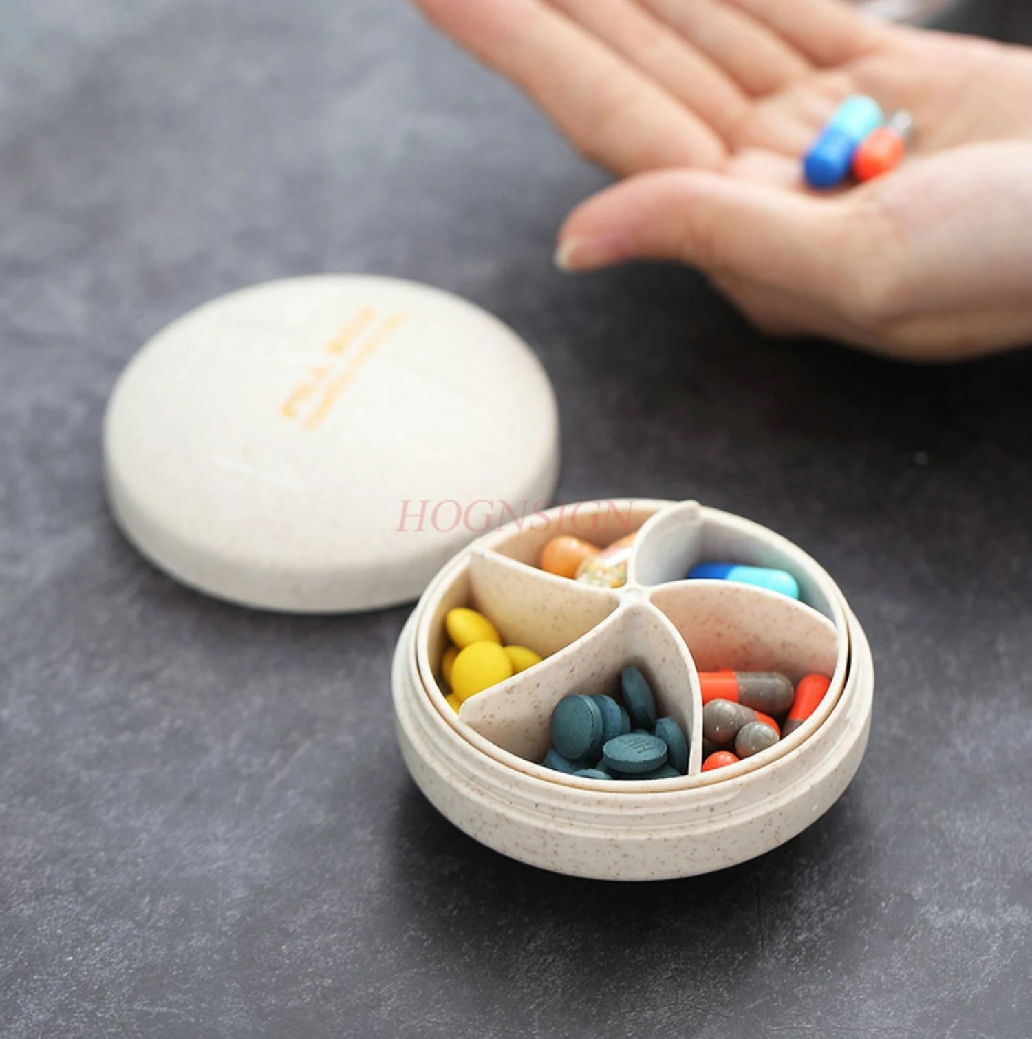 1pcs Carry a small medicine box with you, food grade mini packaging small box, portable three meals a day capsule pill box