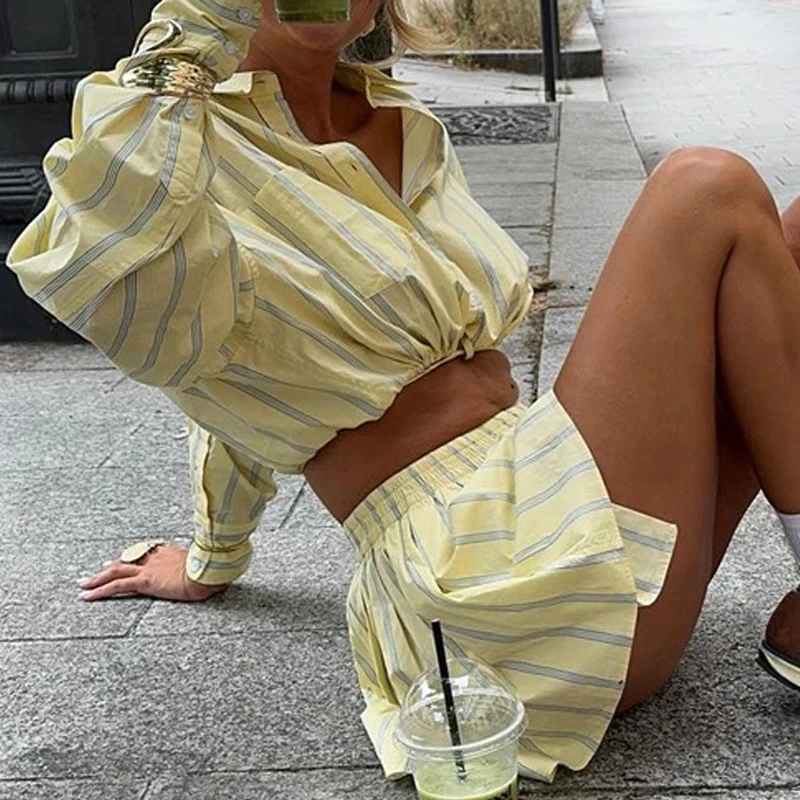 

Casual Women Loose Commute Two Piece Sets Fashion Hollow Out Vacation Suits Spring Summer New Stripe Printed Shirts&Shorts Sets