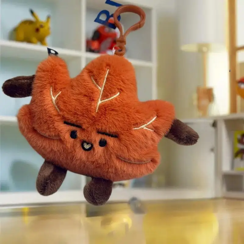 Delizioso mini portachiavi in peluche con foglie d'acero; L'arredamento dello zaino di Loved One e un regalo ideale