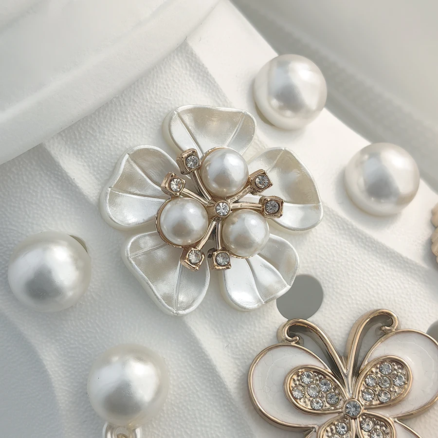 16pcs Pearl Daisy Butterfly Shoe Charms Pins Suitable For CROCS Clogs Garden Shoes DIY Shoes Decoration Party Gift Idea
