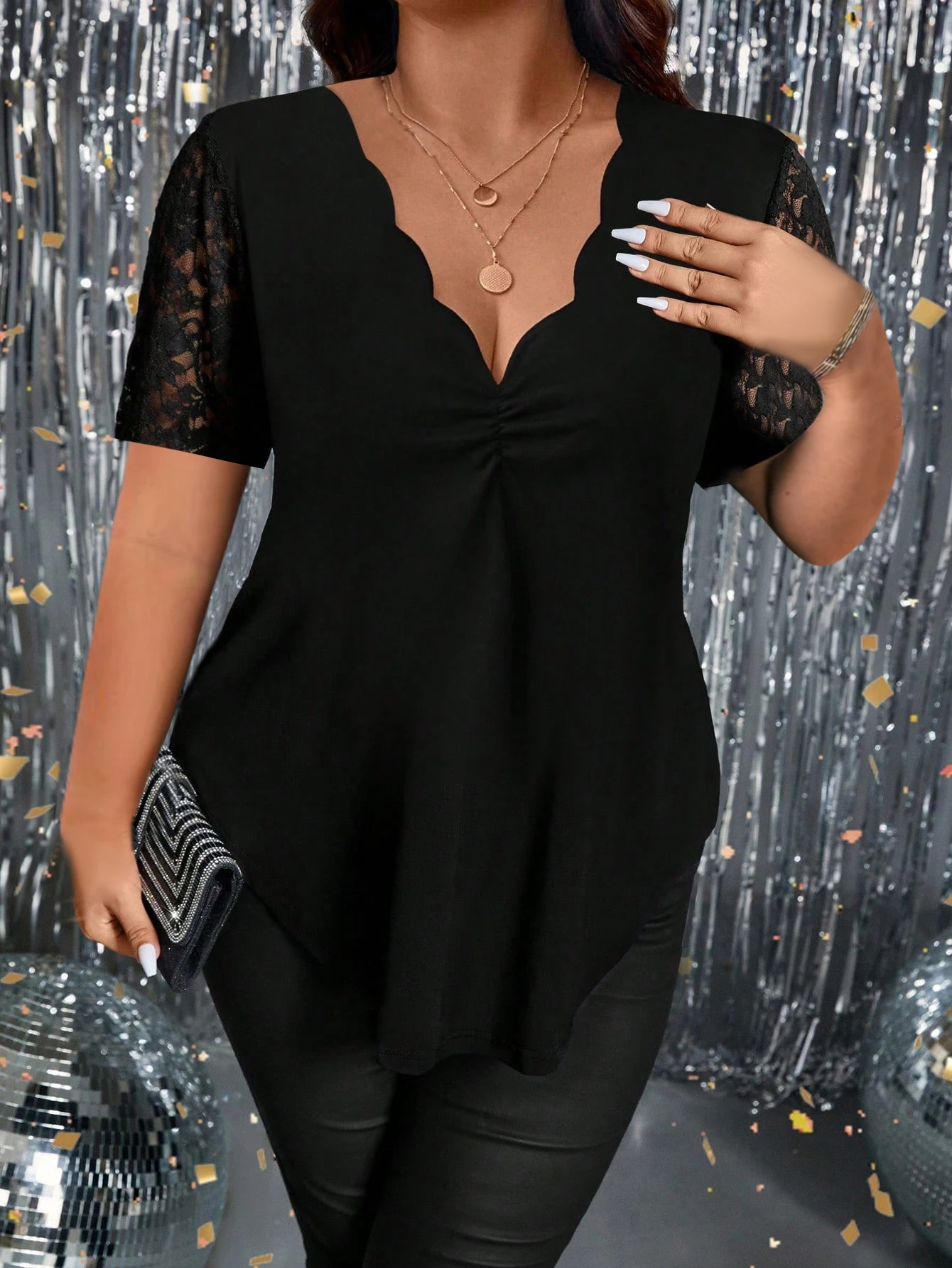 من المألوف بالإضافة إلى حجم موجة الخامس الرقبة الدانتيل قصيرة الأكمام أعلى المرأة عارضة بلوزة أنيقة