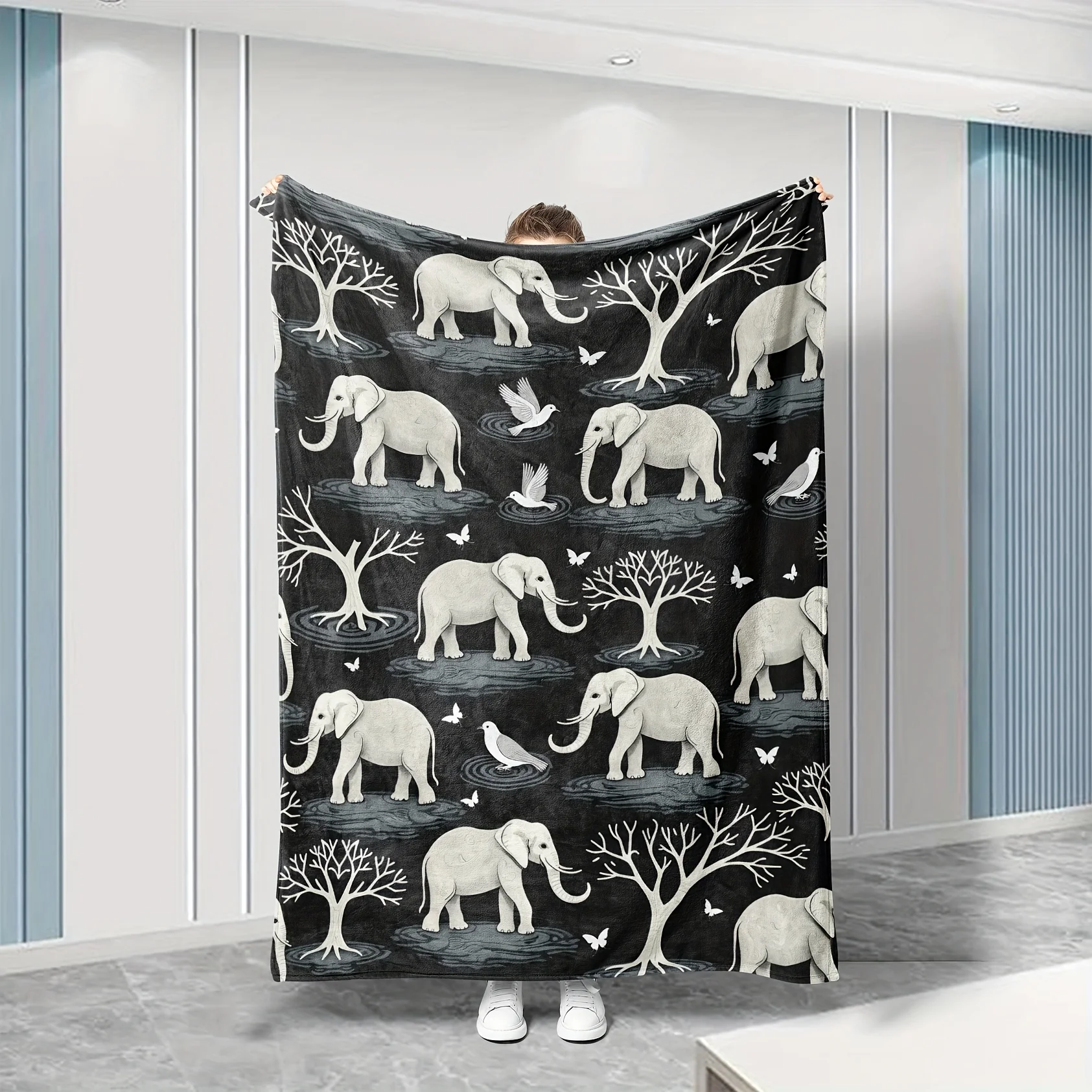 A Cozy Fleece Blanket Featuring a Comfortable Elephant Theme Pattern, Soft High-Definition Digital Printing, Suitable for All Se