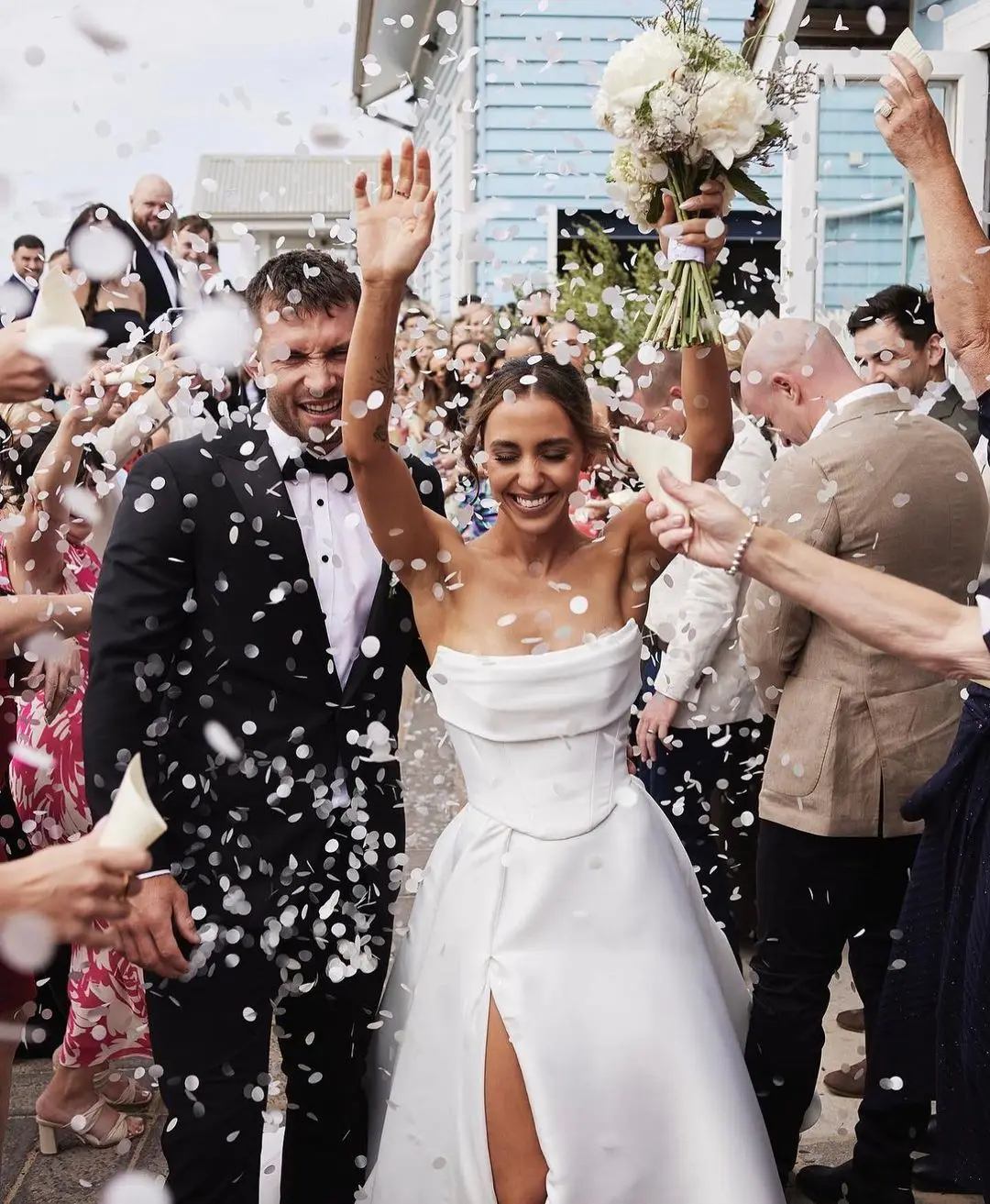 Alta qualidade plissado cetim uma linha princesa vestidos de casamento fenda lateral dividir vestido de noiva 2024