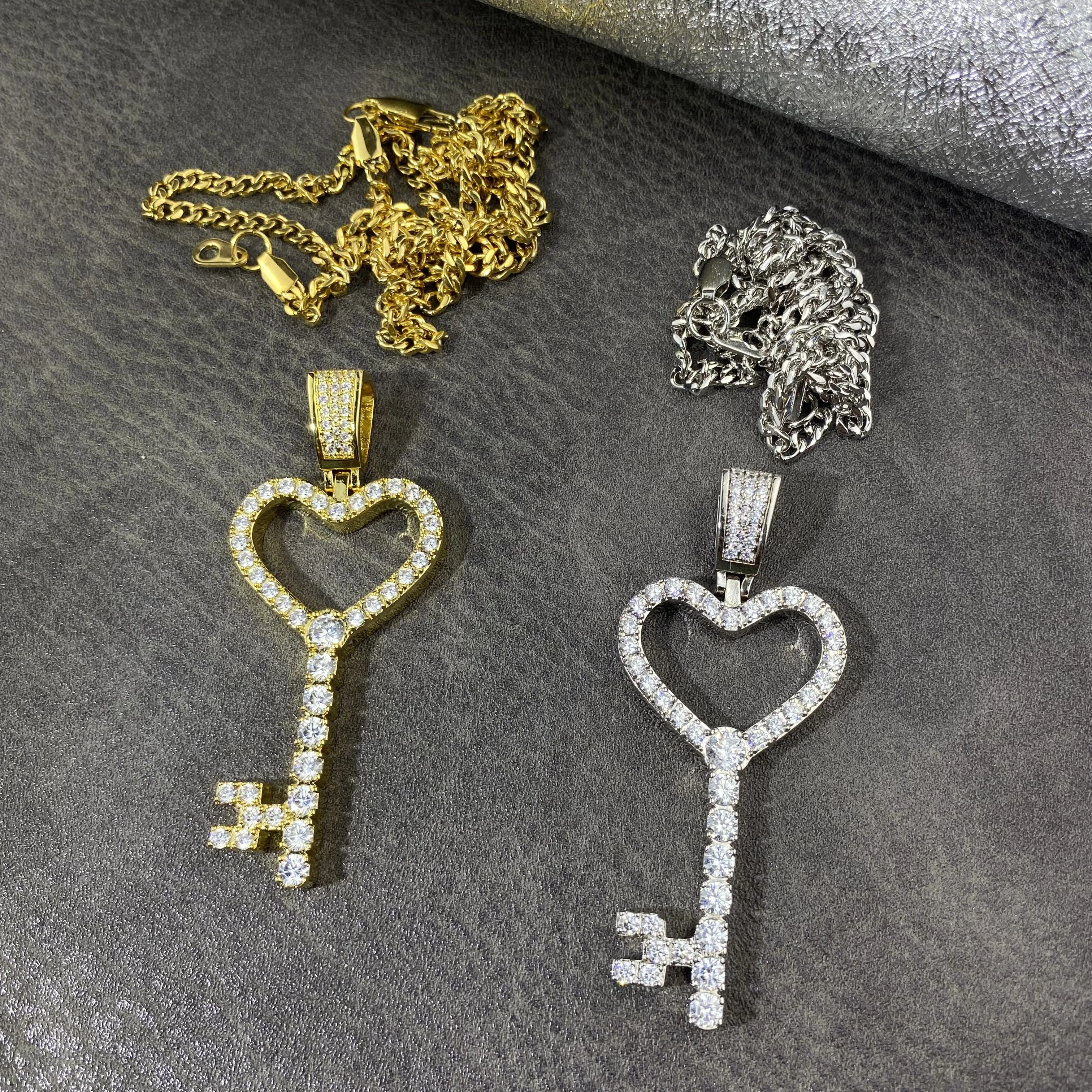 

Wholesale Custom Hip Hop Zirconia Jewelry Iced Out Brass Gold Plated Copper Key Charm Pendant