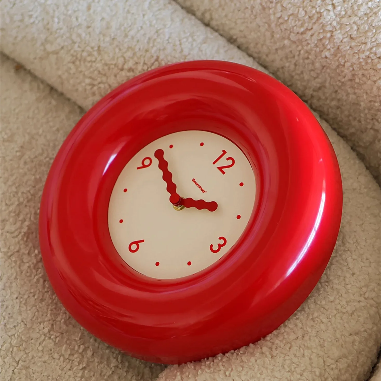 مClock Botro: تقييم شامل لساعة جدارية صامتة بتصميم نوردي كوري أنيق