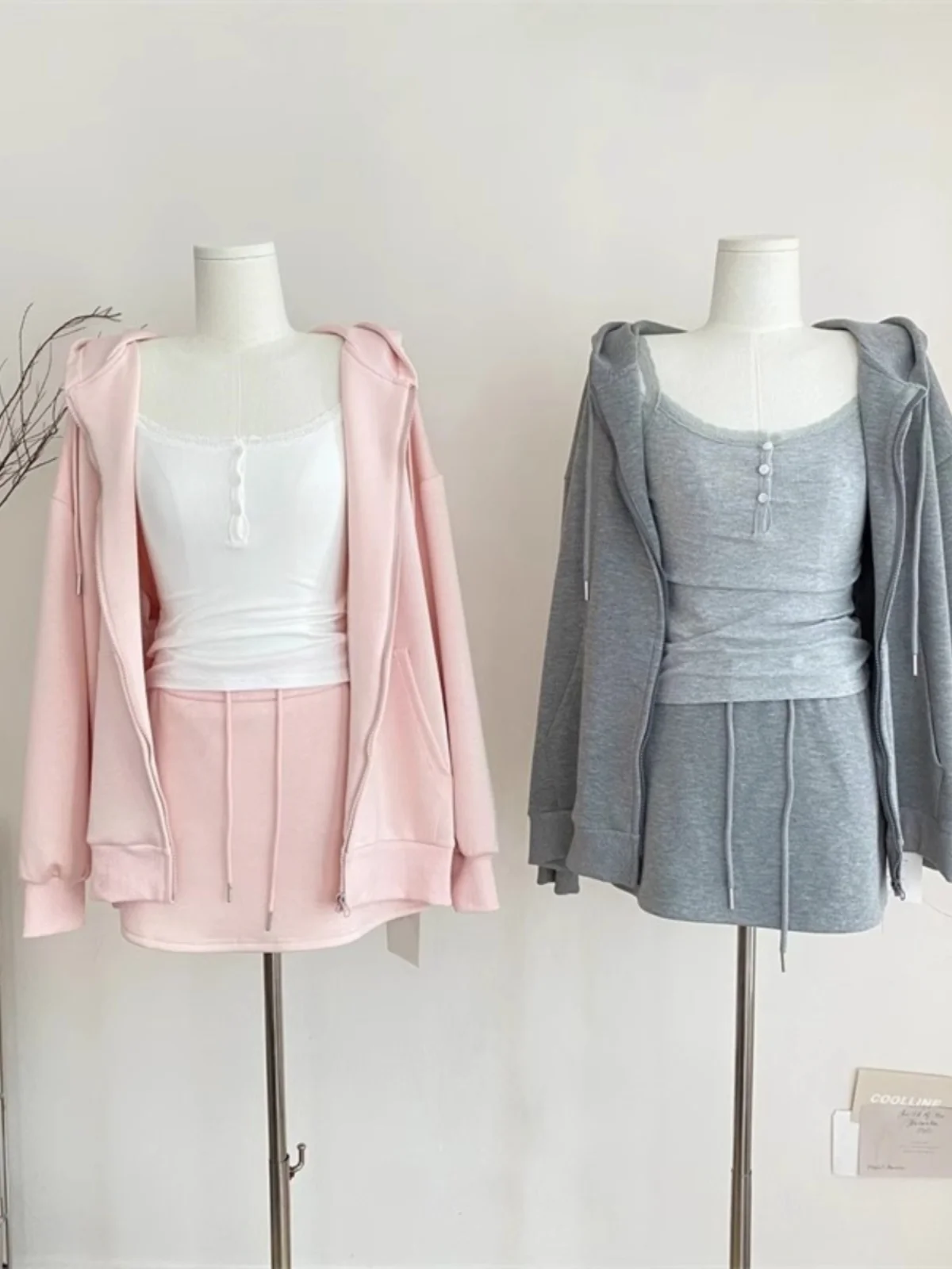 

Комплект: худи в стиле кэжуал и юбка А-силуэта с завышенной талией для женщин – комфортный, дышащий, летний, повседневный, из двух предметов, с эффектом похудения