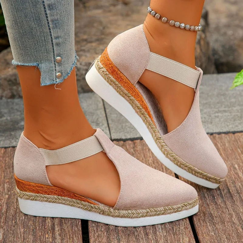 

Женские замшевые туфли на толстой подошве, с острым носком