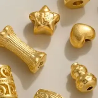 

DIY песочные золотые бусины ручной работы, аксессуары в форме сердца, листья, звезды, благоприятные персонажи, выдолбленное ведро и бамбуковые бусины