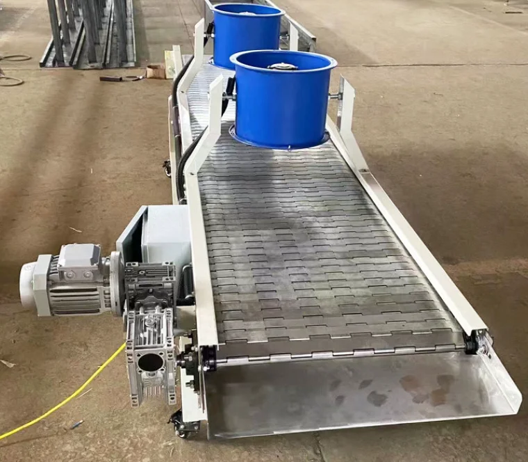 Heavy equipment stainless steel chain conveyors with motor and bearing core components