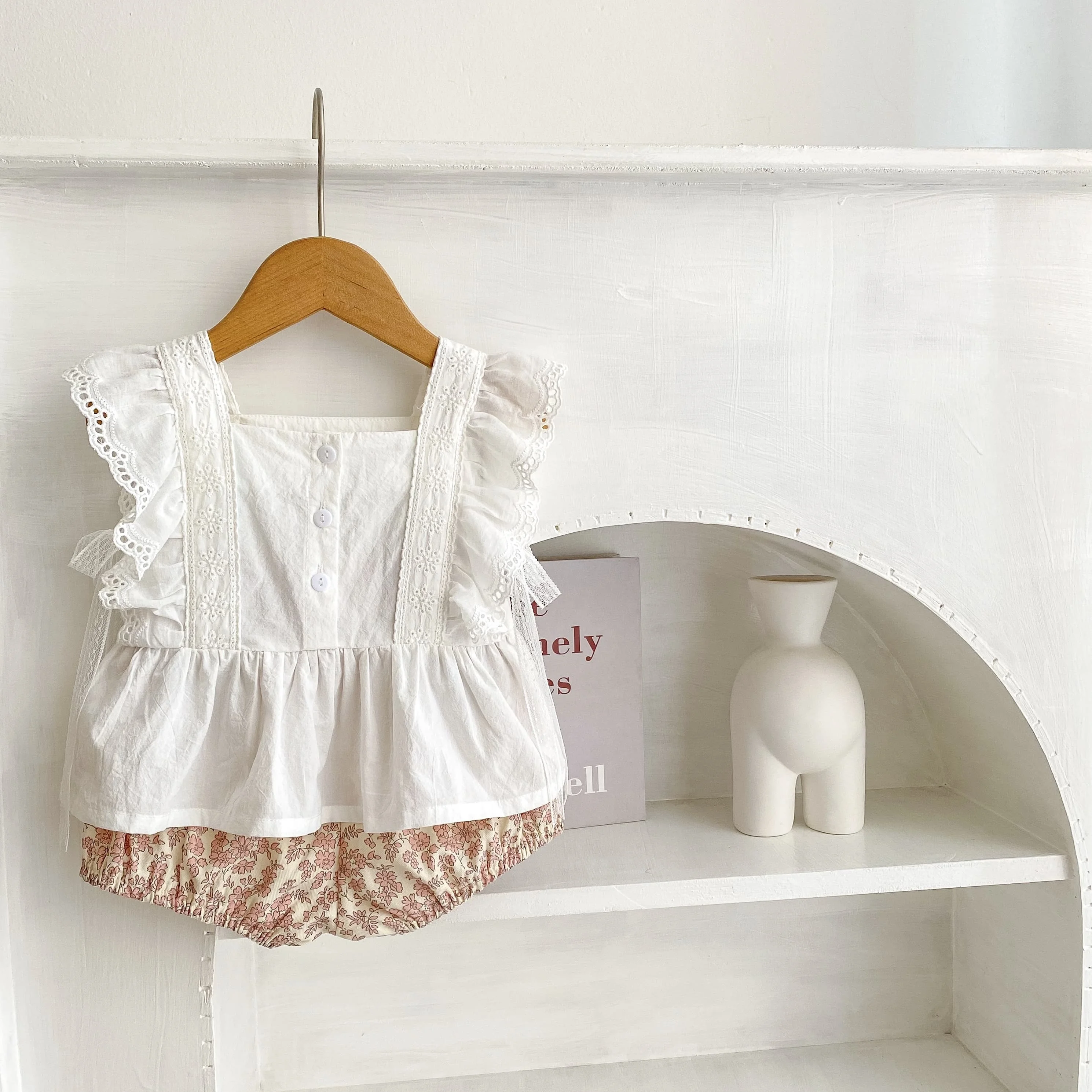 Ins Summer New Baby Cotton lace Flying Sleeve Cute Top+Versatile Little Flower Super Shorts Girl's Favorite Set Versatile