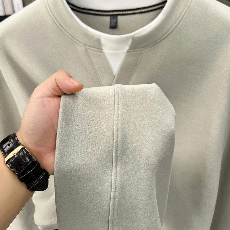 Hochwertiges Herren-Langarm-T-Shirt mit Rundhalsausschnitt, Zweiteiler-Optik, Farbblockierung, Besticktes T-Shirt, Modischer Trend in Herrenbekleidung – Detail 12