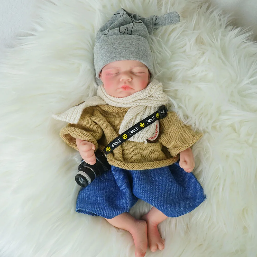 

12inch realistic silicone doll is soft and cute girl doll, a perfect gift for children aged 3 and up.No. 1 No clothes