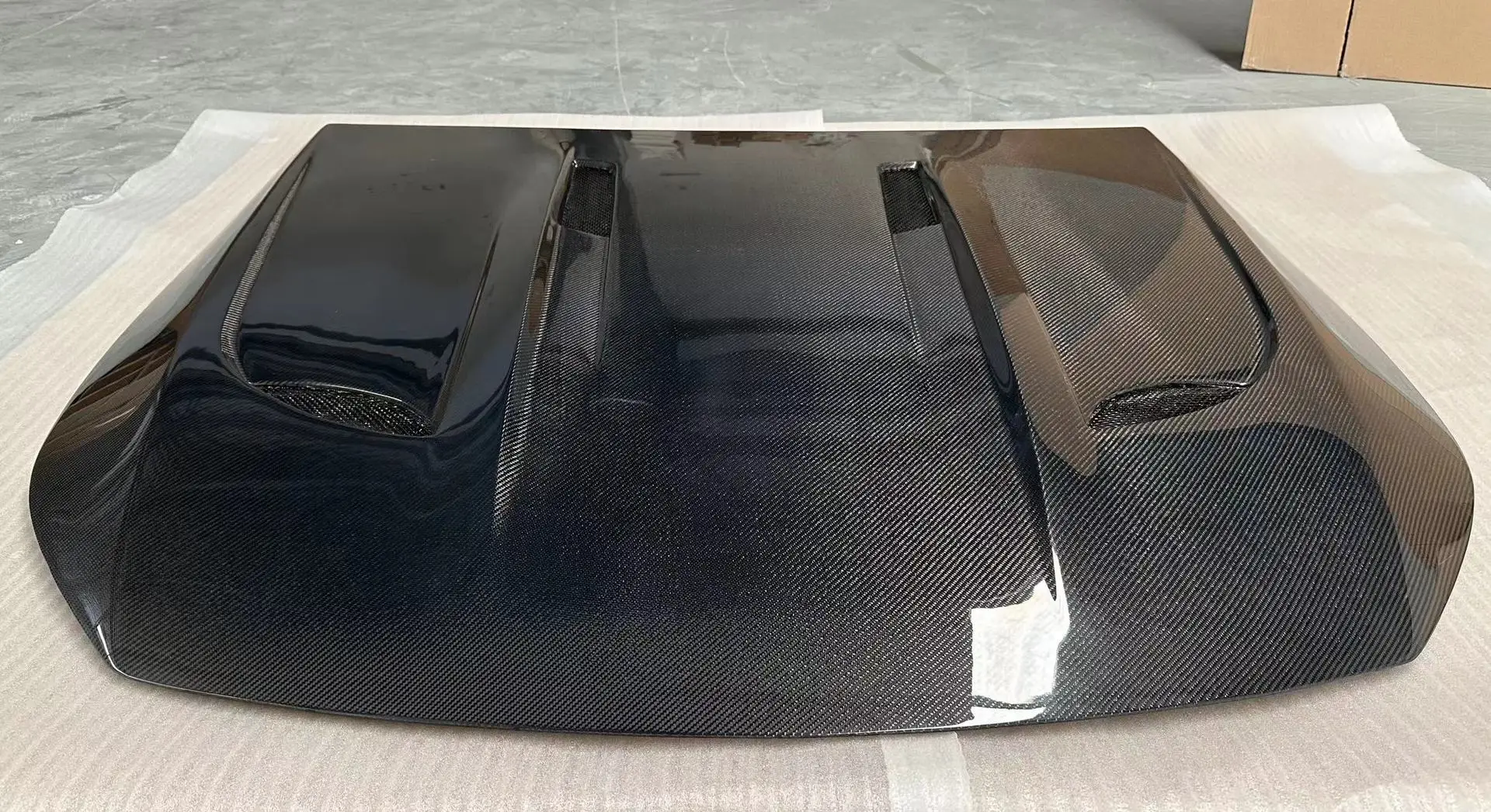 Suitable for AMG GT50 four-door version, double-sided carbon fiber cover modification, real carbon fiber