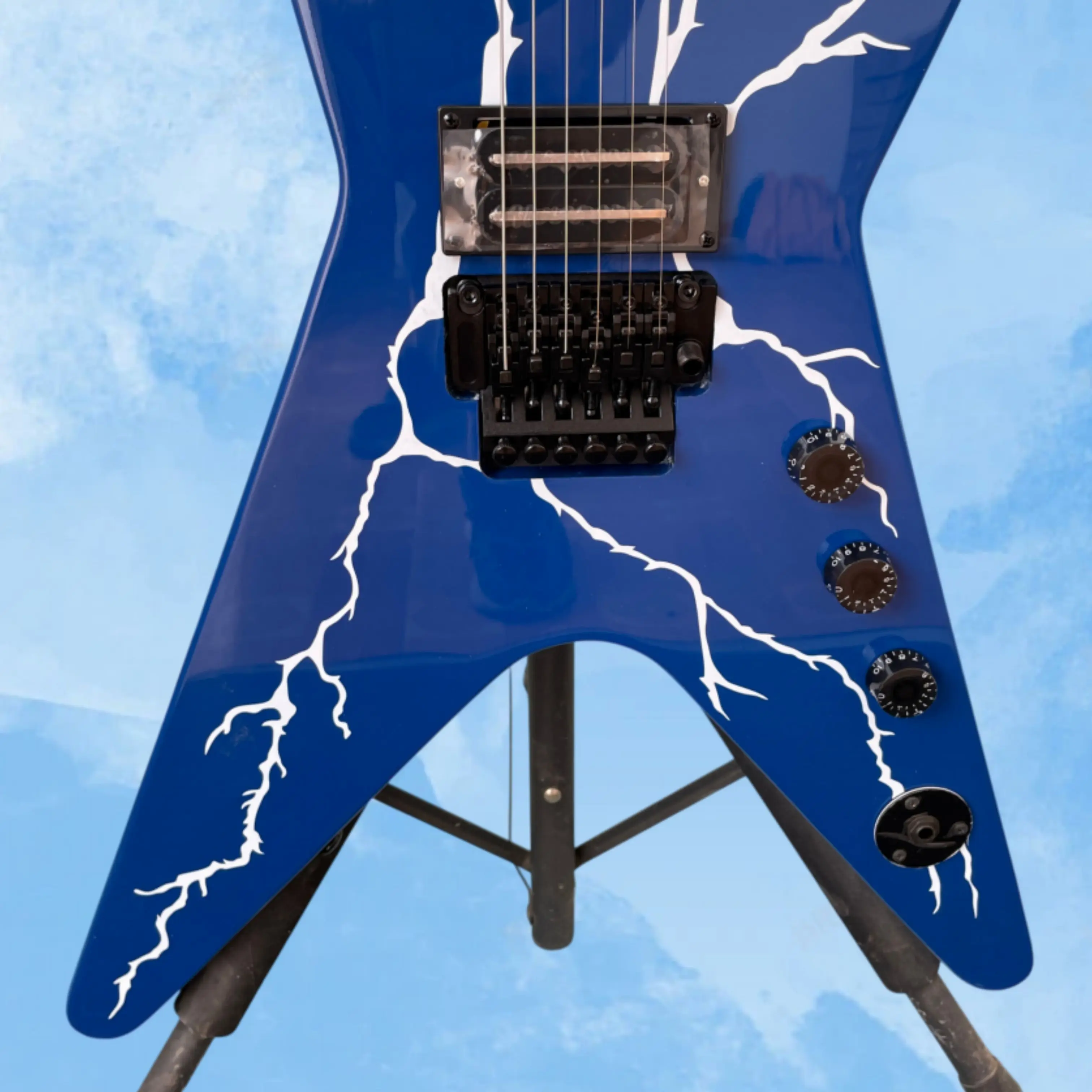 6-String Rock Electric Guitar With Blue Glossy Finish And White Lightning Bolt Graphic Guitas, Tremolo System Guitara