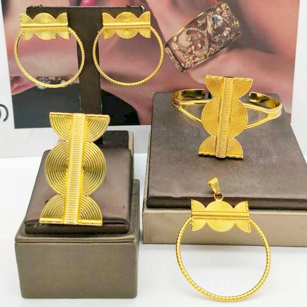 

Серьги-клипсы в виде бриллиантов золотого цвета