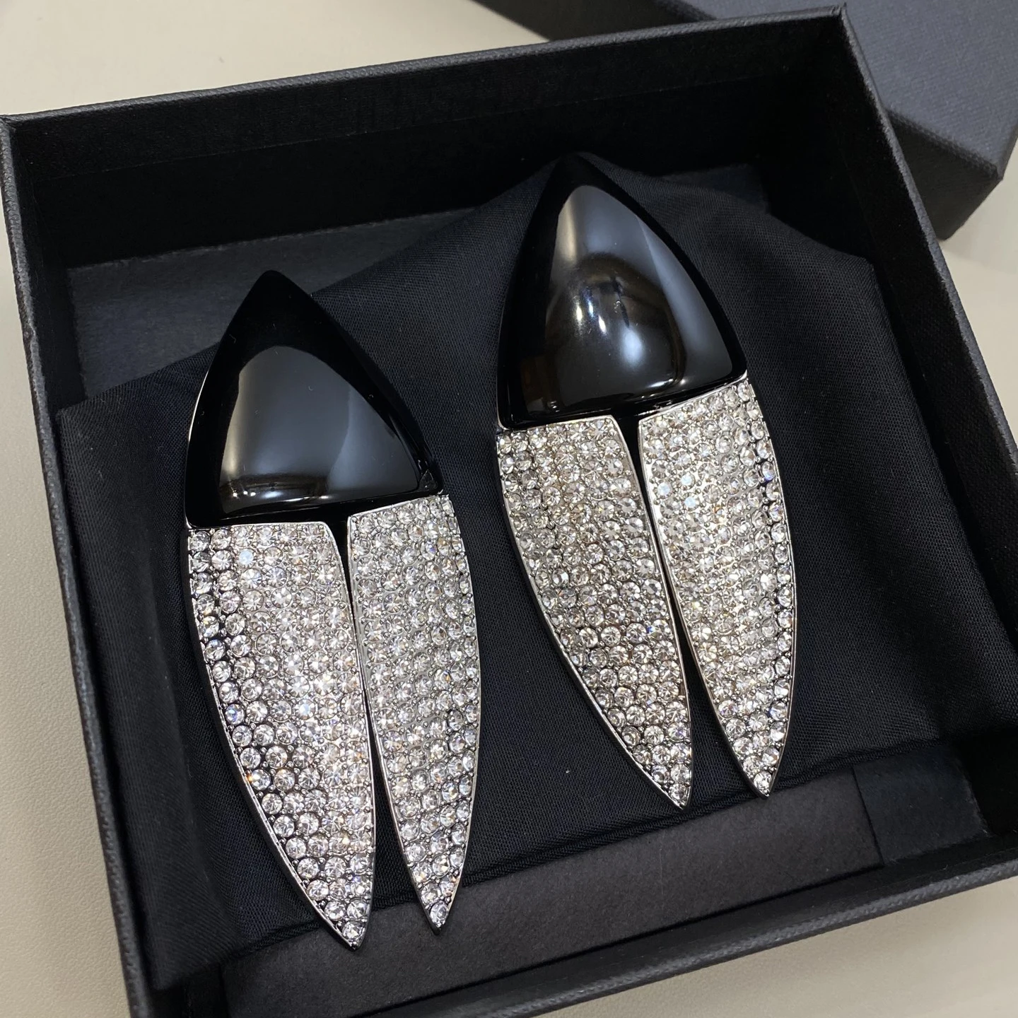Famous Designer Brand Black Acrylic Full Diamond Crystal Geometry Ear Clip Earrings Women Top Quality Luxury Jewelry Trend