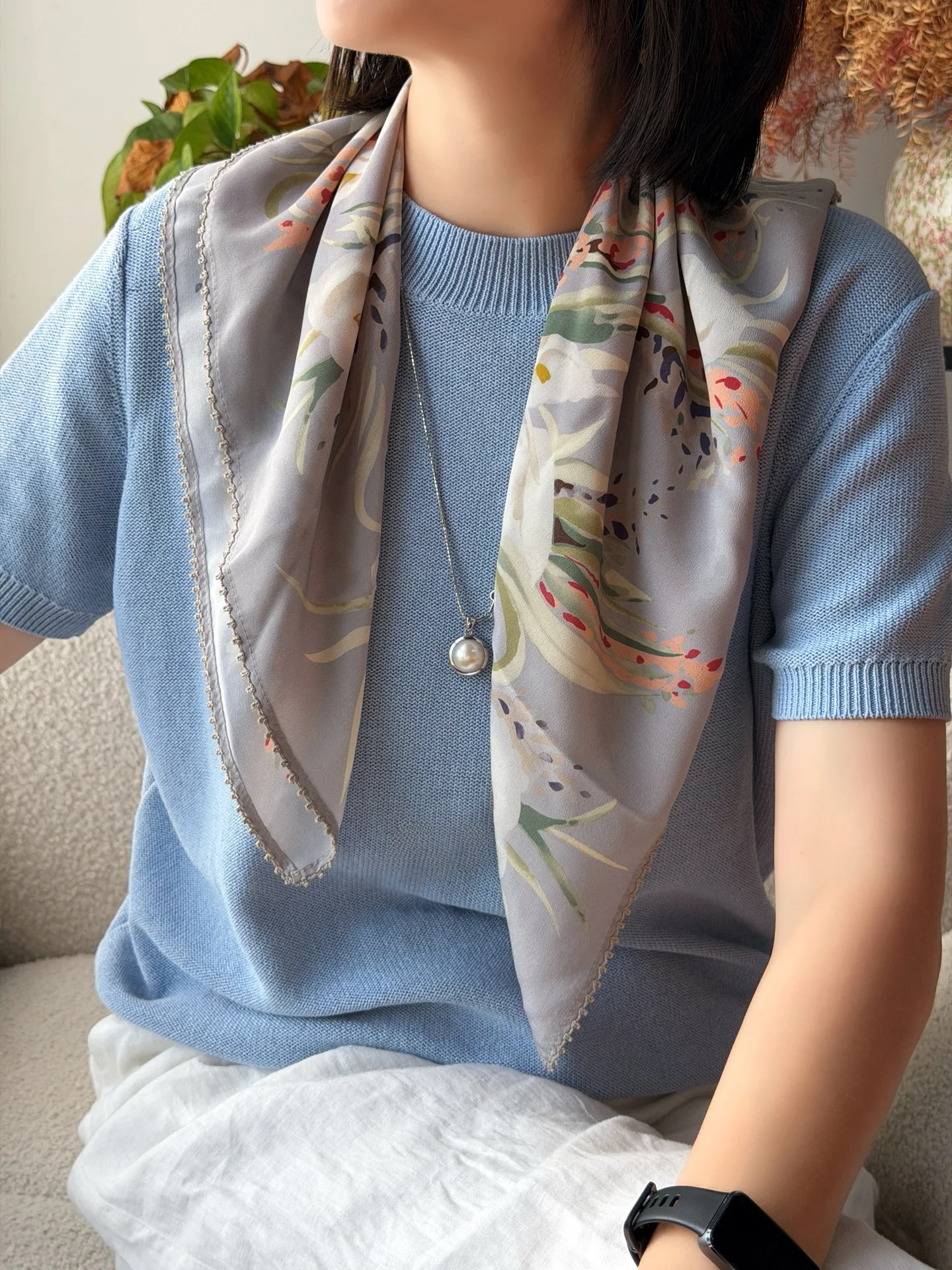 fashionable-vintage-simple-silk-scarf-62cm-square-women's-scarf-foot-lotus-design-multifunctional-shawl