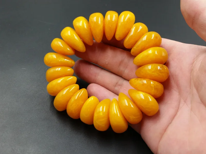 High-end exquisite fluorescent bracelet fluorescent abacus beads chicken oil yellow bracelet.