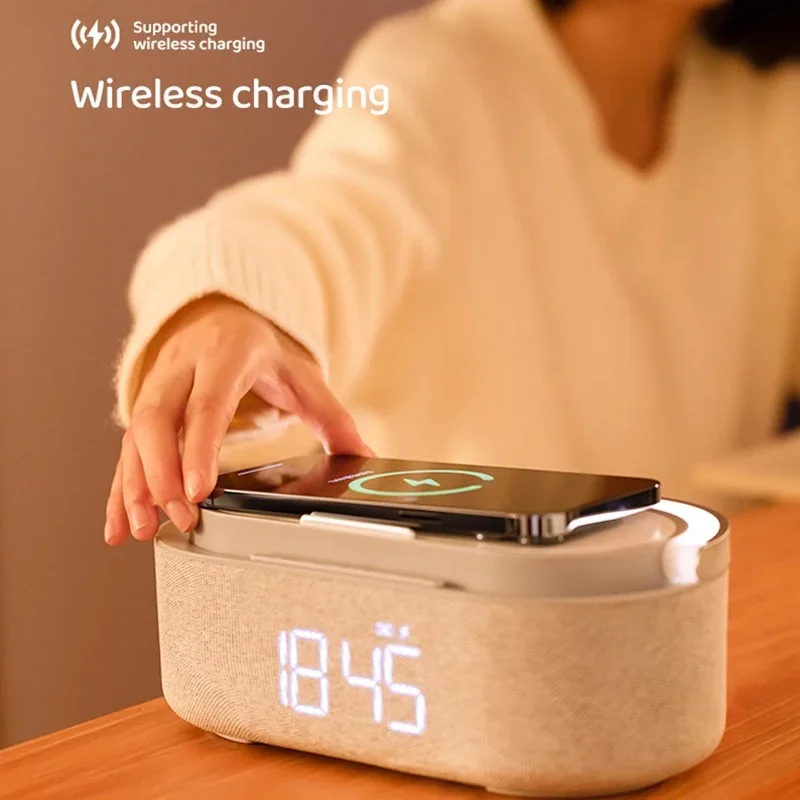 New Trending Night Light Smart Speaker Clock ,Universal 15W Fast Charging Wireless Charger Smart FM Speaker Alarm Clock