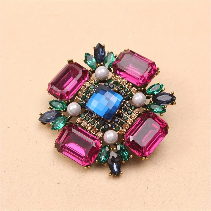 Upscale Vintage Classic Court Style Geometric Rhinestone Brooch Fashion Coat Suit Pin with Accessories