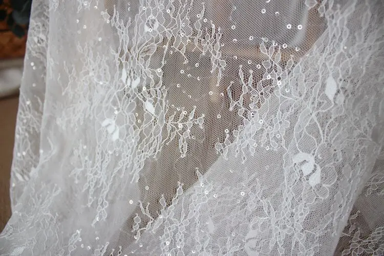 คุณภาพสูงSequinedไม่ยืดหยุ่นผ้าคลุมหน้างานแต่งงานชุดเย็บวัสดุนุ่มขนตาChantillyลูกไม้ผ้า