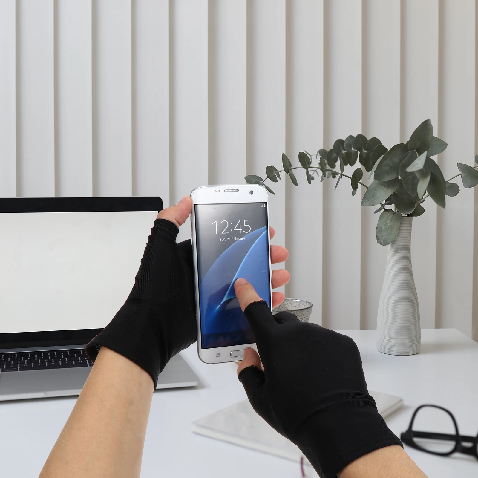 2Pairs التبريد تنفس قفازات واقية من الشمس الأشعة فوق البنفسجية حجب قفازات مرنة بدون أصابع ل مانيكير مسمار الفن الدراجات الرياضة في الهواء الطلق