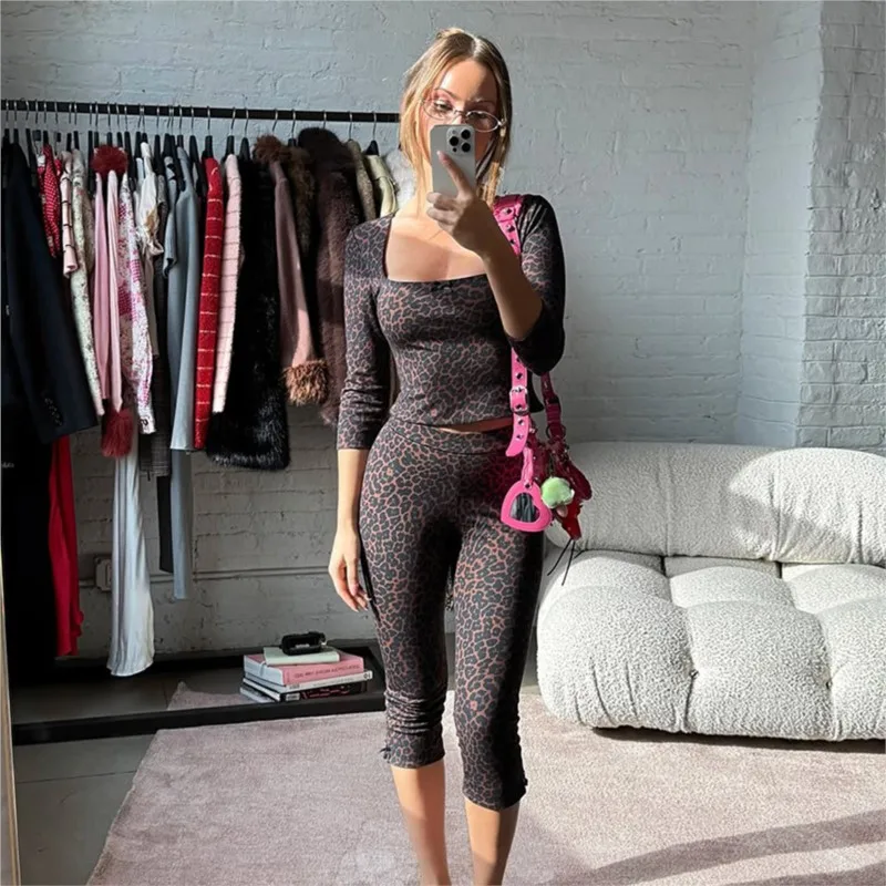 

2025 Sexy Leopard Print 2 Piece Set Slim Fit Sports Shorts & Top for Women Gym Athleisure Hot Girl Gym Set