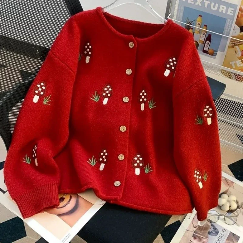 New Loveliness Red Age-reducing Loose Knit Cardigan Mushroom Embroidery 2024 Sweater New Autumn and Winter Top Coat Sweater