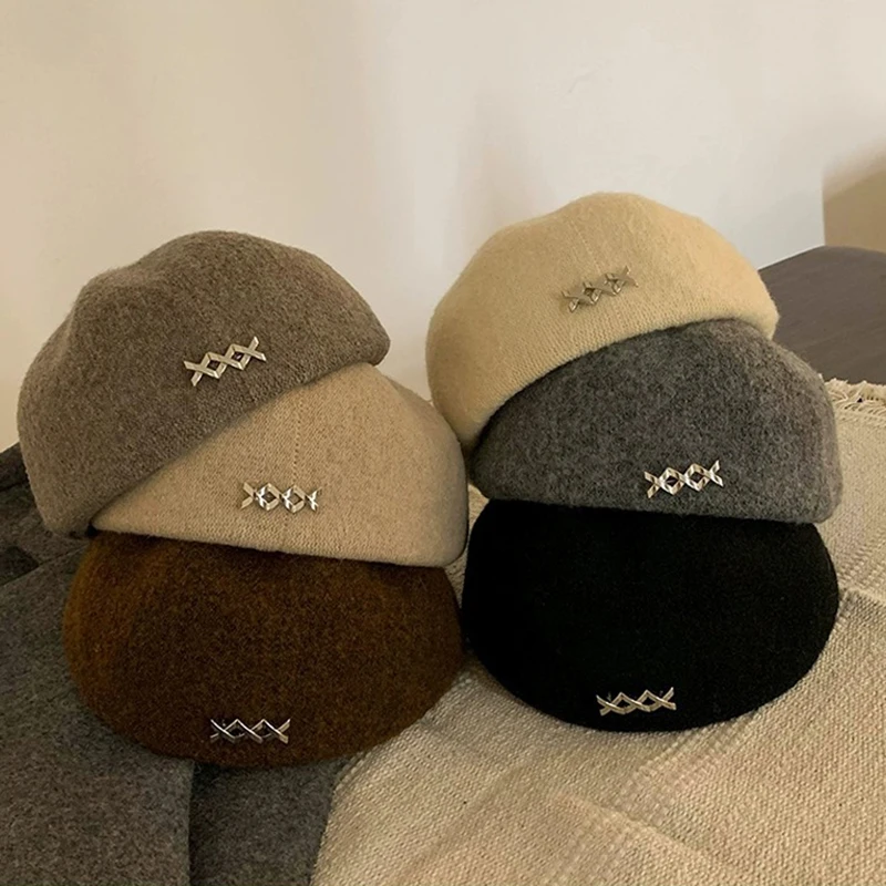 Metal Label Woolen Berets for Women Winter Warm Beret Hat Korean Fashion Vintage Newsboy Hats Female British Retro Painter Cap