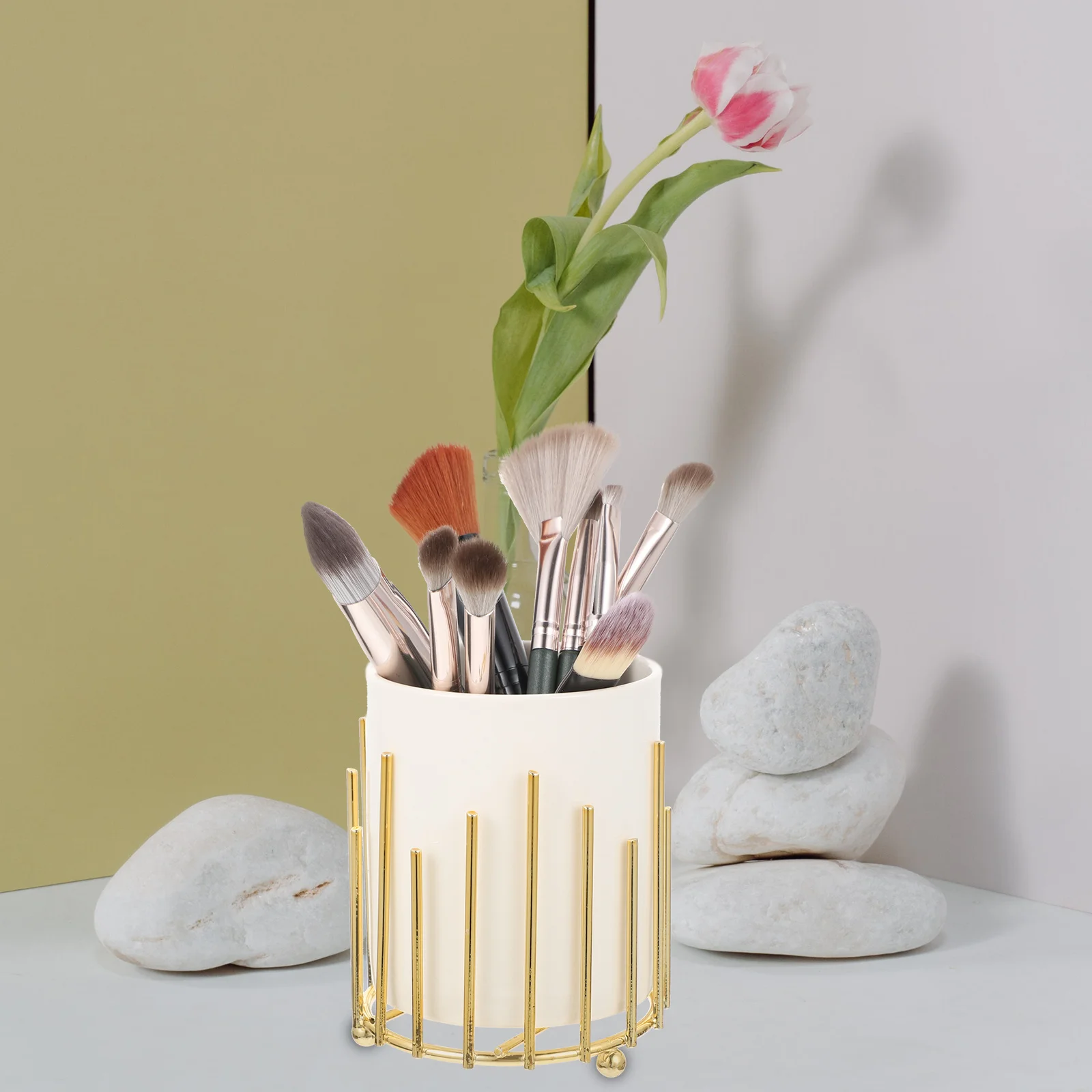 

Iron Pen Holder Sturdy Desktop Storage Makeup Brush Holder Pencil Cup Organizer for Office Study Room Pencil Cup
