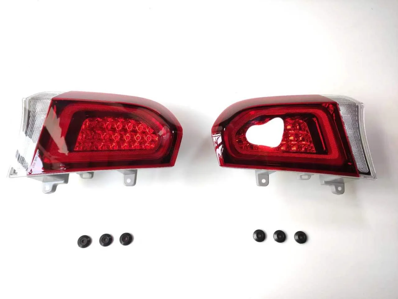 

Задние фонари 68225358AC 68400295AA 68225359AC 68400331AA для Chrysler 300c 15-23, задние фонари США на черном фоне, без задних противотуманных фар