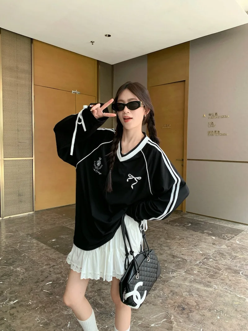 Oversized V-neck Black Jersey Top Long Sleeve Graphic Stripe Tees Harajuku Women Sports Vintage Y2k T-shirts Coquette Aesthetic