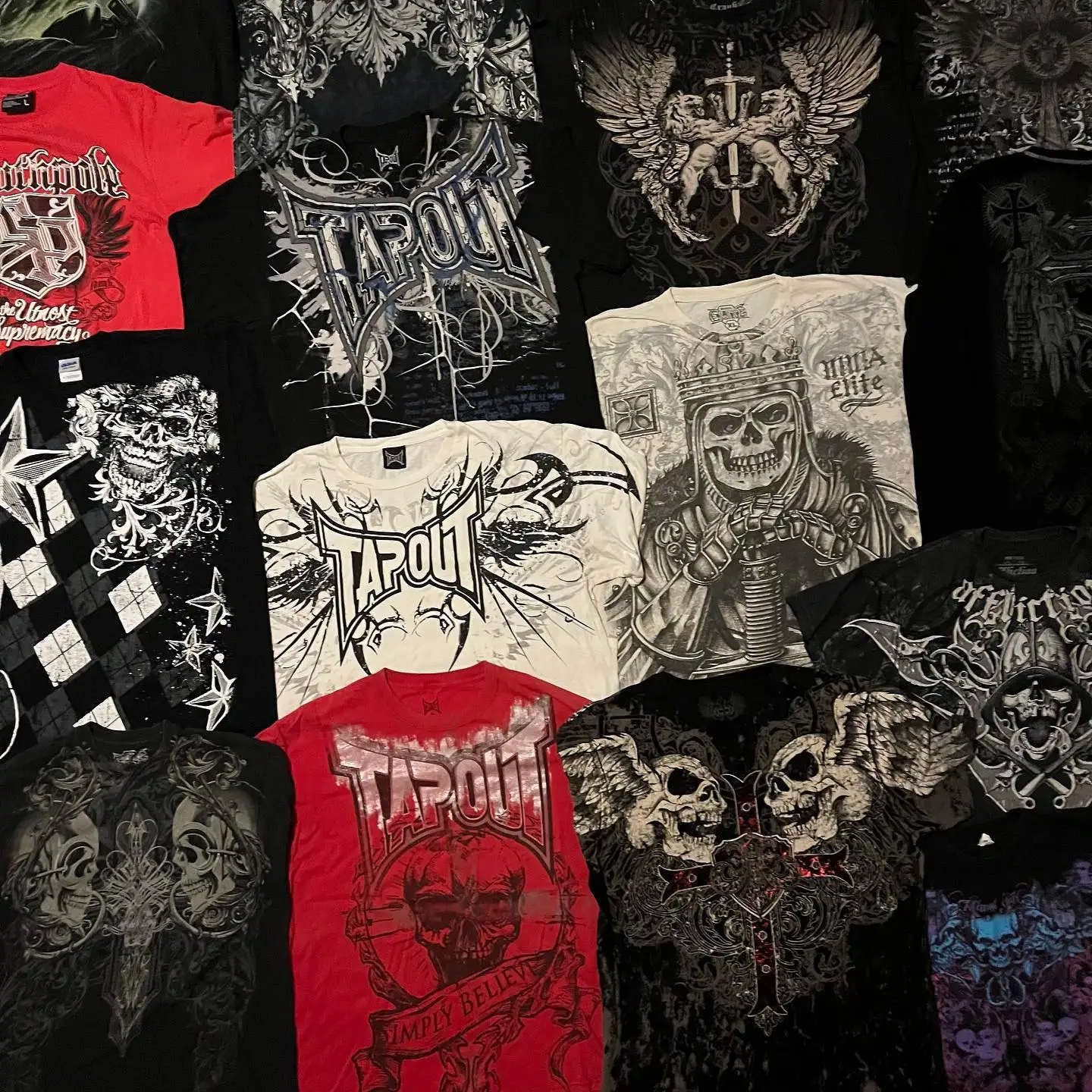 Tapout Playera: La Camiseta que Cambió Mi Estilo Gótico y Y2K en el Día a Día