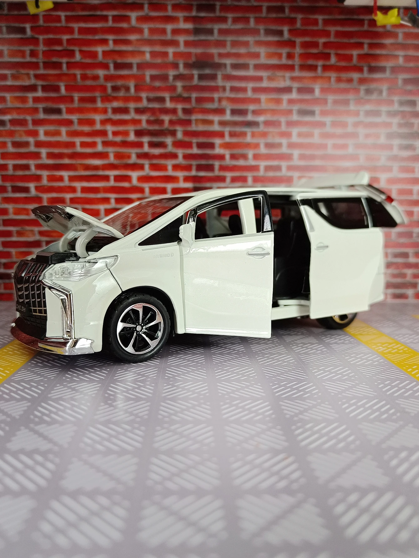 1:32 Erffa MPV legering bedrijfsvoertuig model autodeuren en motorkap kofferbak kan worden geopend heeft gesimuleerde geluids- en verlichtingsfuncties