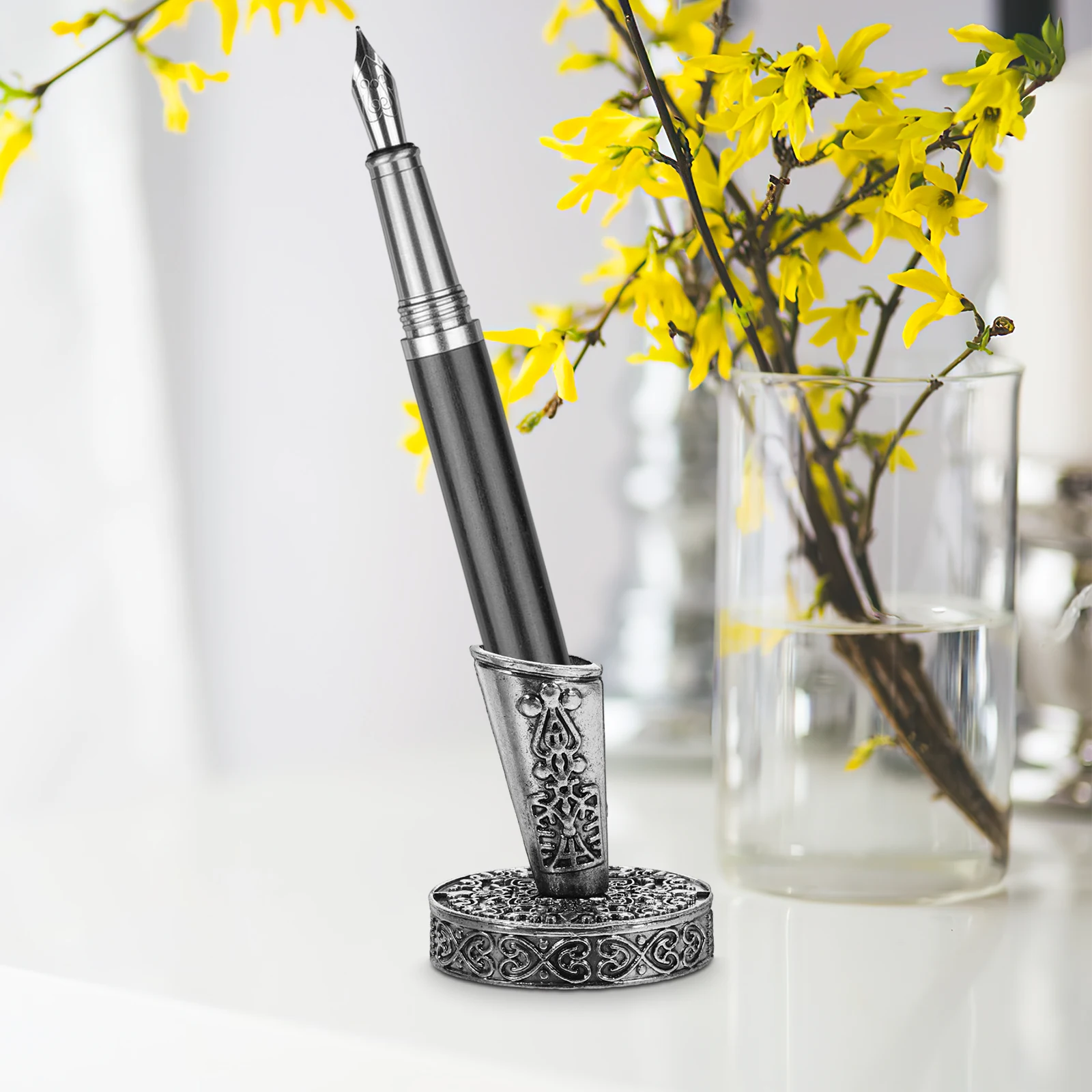 Vintage Metal Single Pen Holder Retro Desk Pen Stand Ink Pen Base Calligraphy Pen Holder For Home Study Student Gift