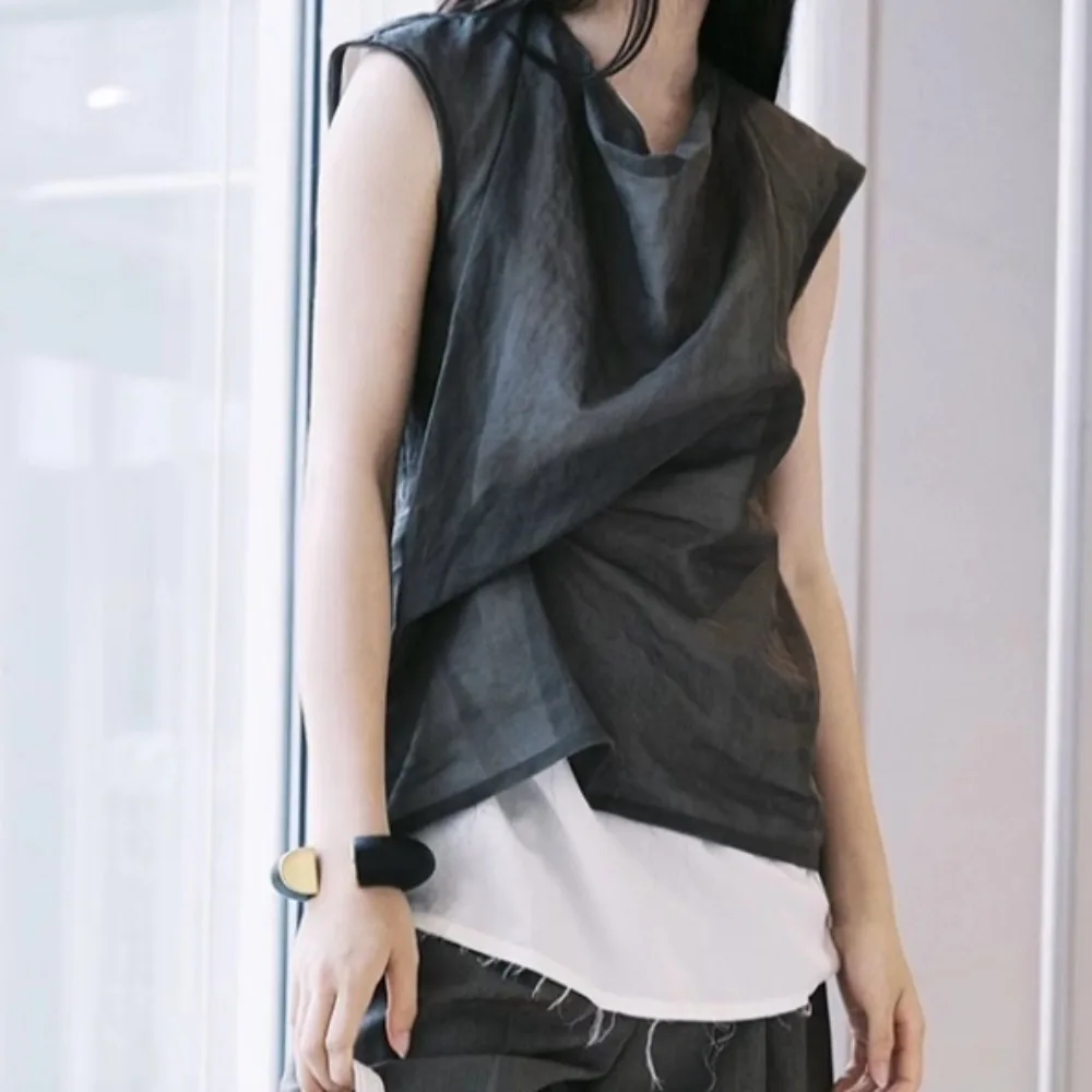 Zomergeverfde dubbellaagse katoenen top