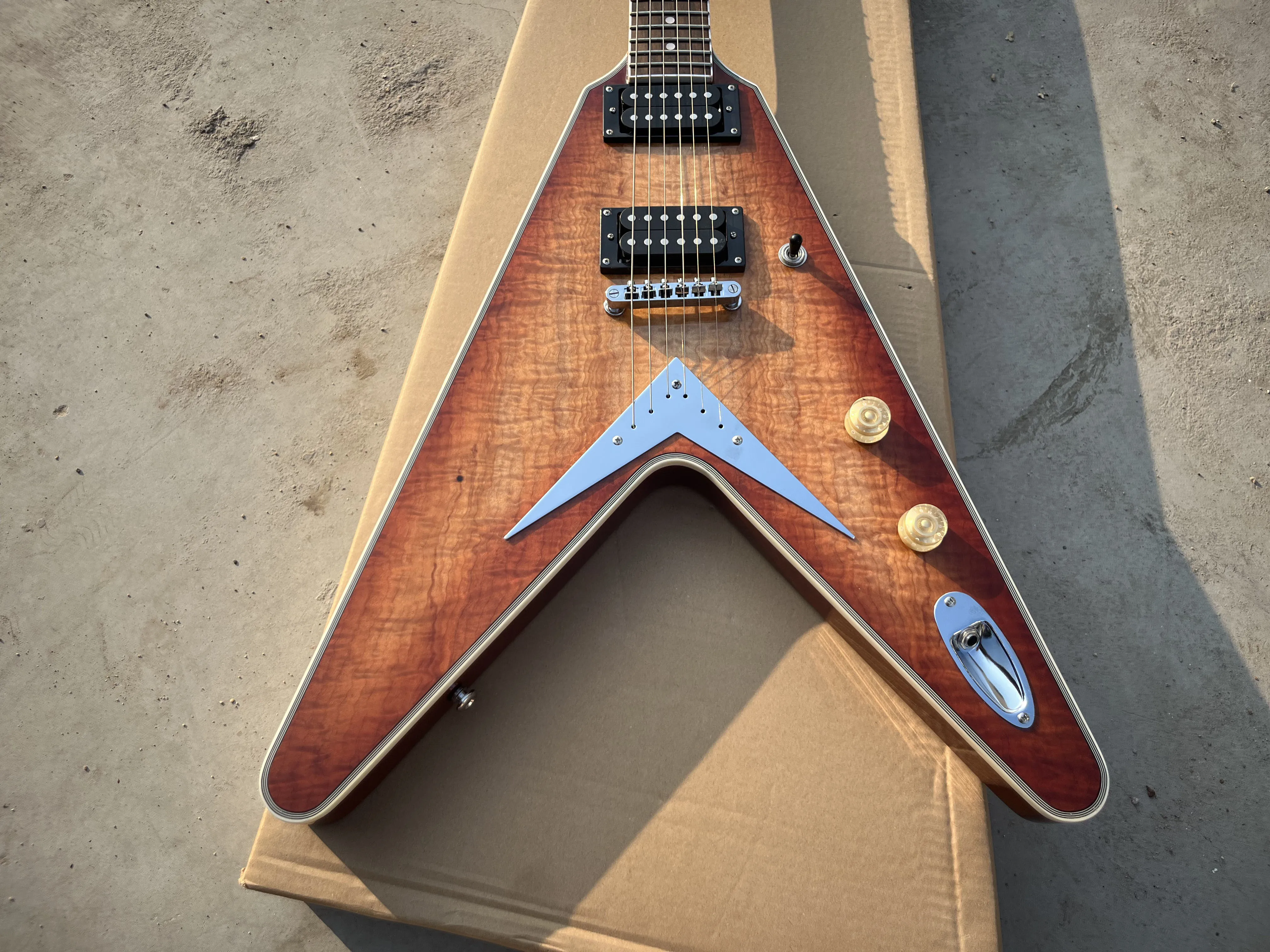 China\'s Becoda electric guitar V Bridge Maple top Mahogany Body And Neck 6 Strings