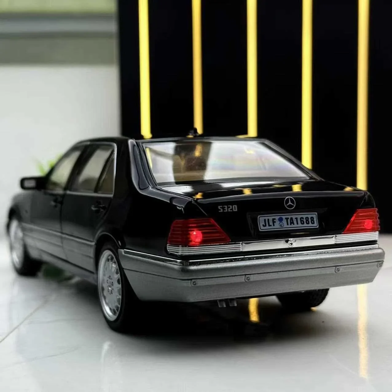 1:24 Mercedes Benz W140 320SEL simulación Diecast Metal aleación modelo coche sonido luz tirar hacia atrás colección niños juguetes regalos